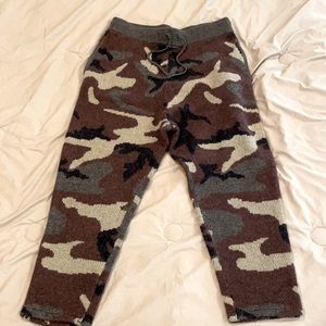 Elyse Walker size 13 camouflage cashmere Capri